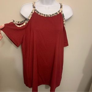 NWOT GRECERELLE COLD SHOULDER TOP SZ LARGE